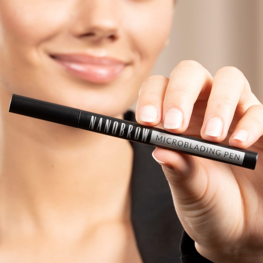 le meilleur stylo à sourcils pour les sourcils clairsemés