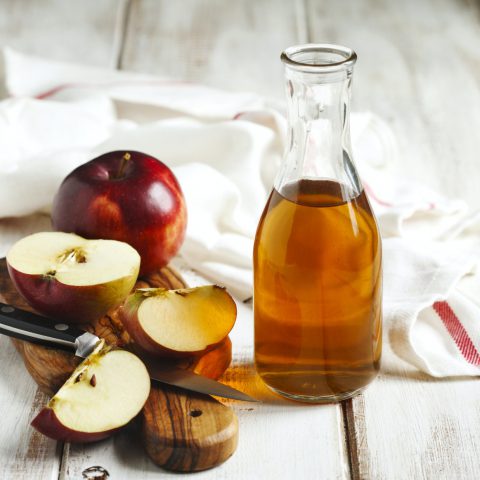 Le vinaigre de cidre pour les soins capillaires? Oui, ce produit est mon soin revitalisant préféré pour traiter mon cuir chevelu!