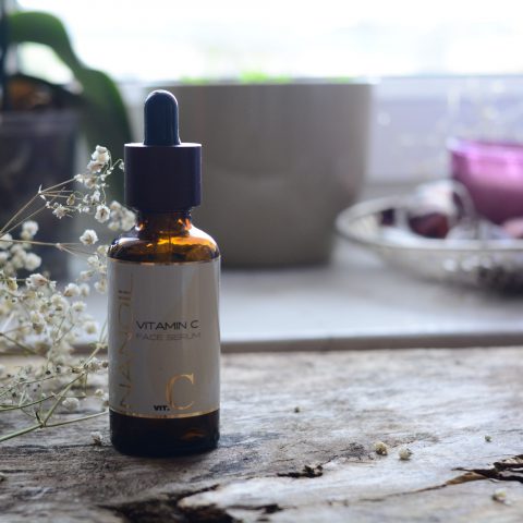 Quel sérum à la vitamine C choisir? Découvrez mon évaluation du Nanoil Vit. C Face Serum !