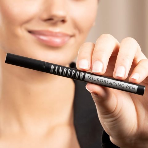 Maquiller ses sourcils avec un crayon – une alternative au microblading! Nanobrow Microblading Pen [évaluation]